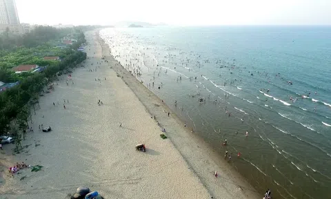 Cửa Lò (Nghệ An) lên kế hoạch di dời hơn 200 ki ốt dọc bãi biển