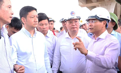 Bộ trưởng Bộ Giao thông Vận tải kiểm tra tiến độ dự án cao tốc Bắc - Nam đoạn qua Nghệ An