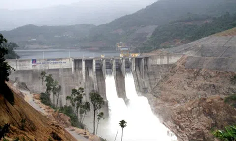 Nghệ An: Nguy cơ thiếu điện vì loạt hồ thủy điện xuống mực nước chết