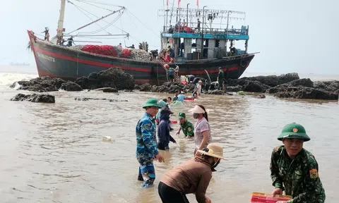Lực lượng chức năng Nghệ An cứu hộ thành công tàu cá gặp nạn trên vùng biển Quỳnh Lưu