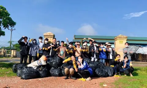 "Chủ nhật không rác thải nhựa" của các bạn trẻ Thanh Chương, Nghệ An
