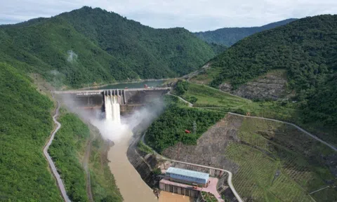 Thuỷ điện Bản Vẽ tăng lưu lượng xả 'cứu' hàng trăm héc ta lúa vụ Xuân
