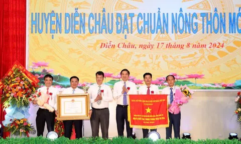Huyện Diễn Châu đón nhận Bằng công nhận huyện đạt chuẩn nông thôn mới