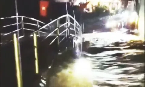 Nghệ An: Lũ ống, lũ quét đổ về trong đêm