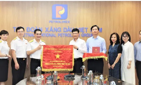 Petrolimex xuất sắc nhận cờ thi đua của UBND Thành phố Hà Nội