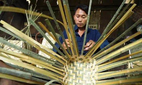 Đổi thay từ nghề đan quẩy tấu ở bản vùng cao Lùng Hẩu (Hà Giang)