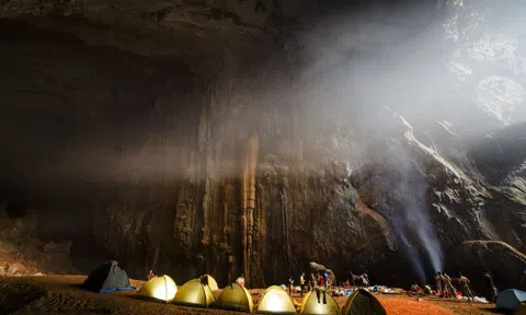 Khách du lịch đến Quảng Bình tăng vọt