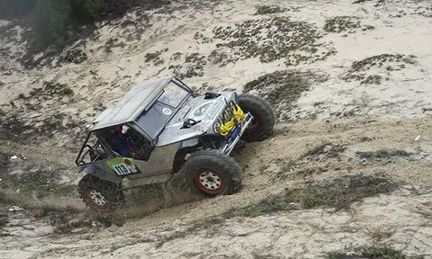 Khởi tranh giải đua xe ô tô địa hình tại Quảng Bình