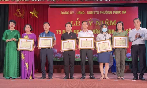 Đảng ủy, UBND phường Phúc Xá, Ba Đình, Hà Nội tri ân những người đi trước