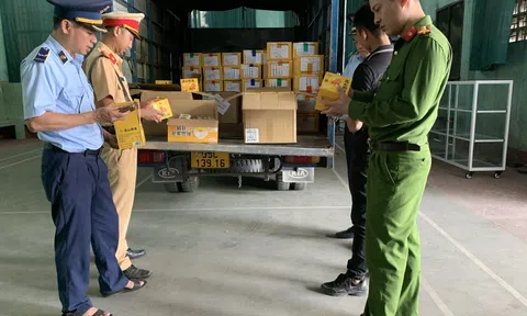 Phát hiện xe tải vận chuyển hơn 1.000 chiếc bánh trung thu nhập lậu