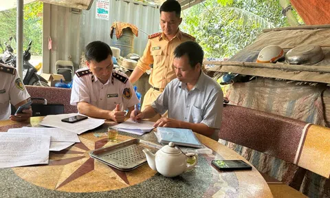 Hà Nội: Xử phạt nhiều trường hợp vi phạm trật tự ATGT đường thủy nội địa