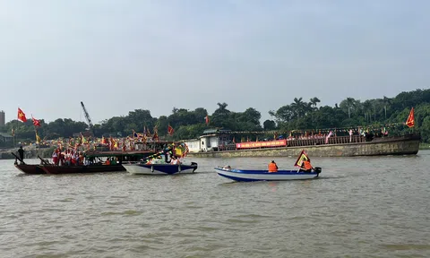 Đội Cảnh sát đường thủy số 1 phối hợp bảo vệ thành công lễ hội đình Chèm