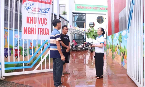 Sóc Sơn (Hà Nội): Phát gần 300 suất cơm miễn phí tiếp sức cổ vũ cho người nhà và thí sinh thi THPT Quốc gia 