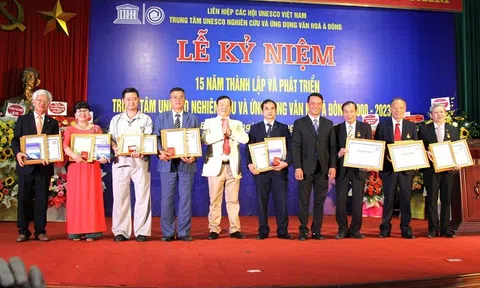 Bảo tồn, gìn giữ và phát triển văn hóa Việt