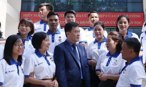 Uỷ ban dân tộc gặp mặt 58 thầy cô giáo tham dự Chương trình "Chia sẻ cùng thầy, cô" 2023