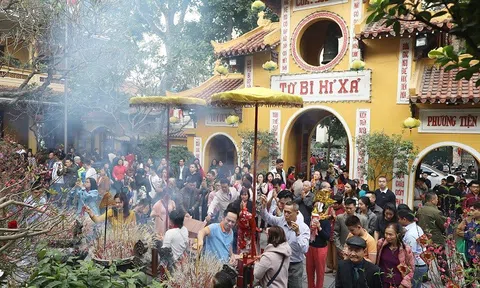 Quan niệm của người Việt 'Lễ Phật quanh năm không bằng ngày rằm tháng Giêng'
