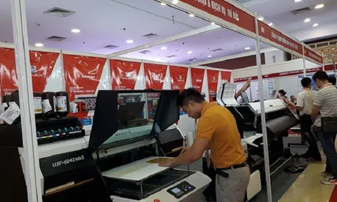 Hàng nghìn người len chân đến VietAd 2024 tham quan hàng loạt công nghệ, sản phẩm quảng cáo mới