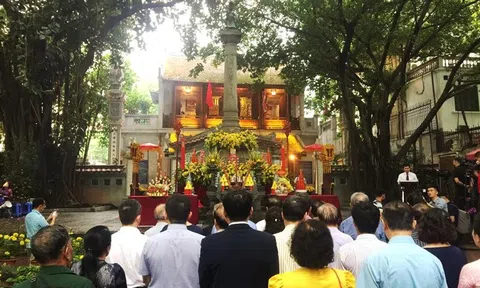 Dâng hương kỷ niệm 596 năm ngày vua Lê Thái Tổ đăng quang