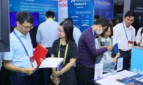 Phát triển công nghệ thông minh và vấn đề an toàn không gian mạng