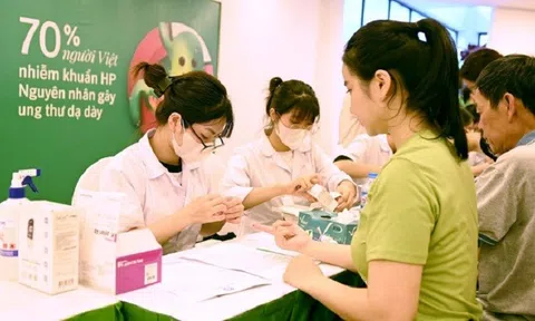 Hơn 1.000 người dân được khám và sàng lọc miễn phí các bệnh lý về tiêu hóa