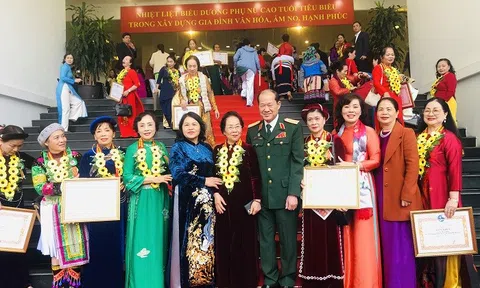 Vinh danh 291 phụ nữ cao tuổi tiêu biểu toàn quốc trong xây dựng gia đình văn hóa, ấm no, hạnh phúc