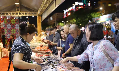 Ngày cuối tuần, bùng nổ cơ hội lựa chọn tại Lễ hội mua sắm năm 2024