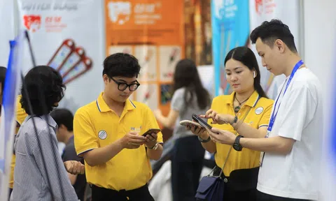 Doanh nghiệp giới thiệu các giải pháp văn phòng thông minh tại VietOffice 2025