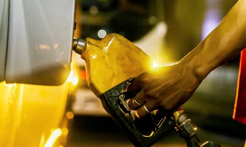 Bản tin kinh tế tài chính hôm nay 16/7: Giá dầu, vàng và kim loại cùng chịu sức ép toàn cầu