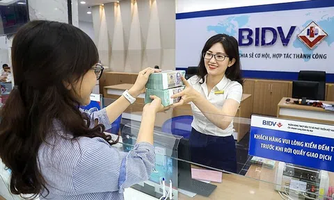 Ngân hàng nào làm việc sáng thứ 7?