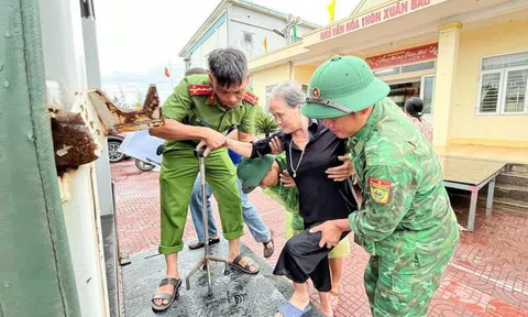 Cảnh báo mức cao nhất trước bão số 10 đổ bộ