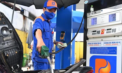 Thủ tướng Chính phủ yêu cầu quyết liệt điều hành cân đối cung cầu thị trường xăng dầu