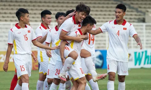 Thắng U19 Myanmar 3-1, U19 Việt Nam vượt lên dẫn đầu Bảng A