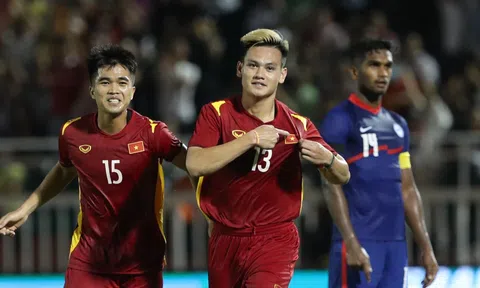 Đội tuyển Việt Nam thắng Đội tuyển Singapore 4-0 với những bàn thắng của các "tân binh"