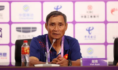 "Đội tuyển nữ Việt Nam bị quá tải"