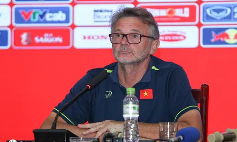 HLV Philippe Troussier giải thích lý do loại Công Phượng