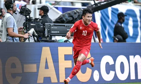 Các cầu thủ Việt Nam thi đấu đầy quả cảm trước Nhật Bản