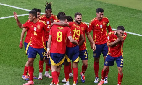 Tây Ban Nha thắng đậm các lão tướng Croatia trong trận ra quân