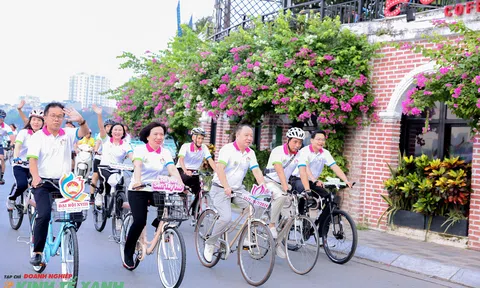 Ngày hội đạp xe Hành trình xanh "Sắc sen Tây Hồ" thiết lập kỷ lục Việt Nam với 7000 người tham dự