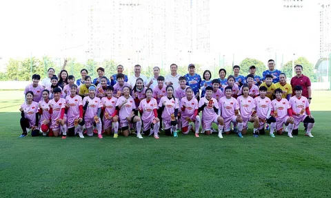 Lãnh đạo VFF gặp gỡ đội tuyển nữ Việt Nam trước ngày sang Cộng hòa Czech tập huấn