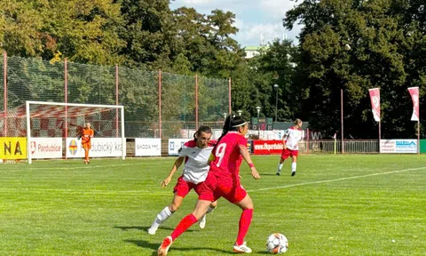 Đội tuyển bóng đá nữ Việt Nam thắng đậm CLB FK Pardubice trong chuyến tập huấn tại Cộng hòa Czech