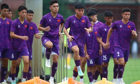 Các cầu thủ U17 Việt Nam nỗi lực tập luyện để chuẩn bị cho chuyến tập huấn tại Nhật Bản