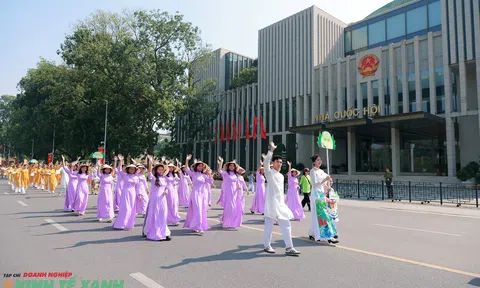 Hơn 1000 phụ nữ Hà Nội tham dự Carnaval Áo dài "Phụ nữ Thủ đô hội nhập và phát triển" năm 2024