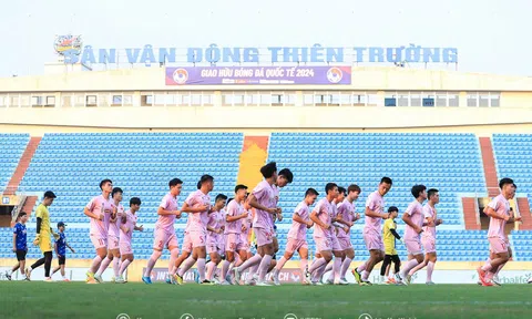 Đội tuyển Việt Nam tập làm quen sân Thiên Trường, hoàn tất chuẩn bị cho trận đấu với Ấn Độ