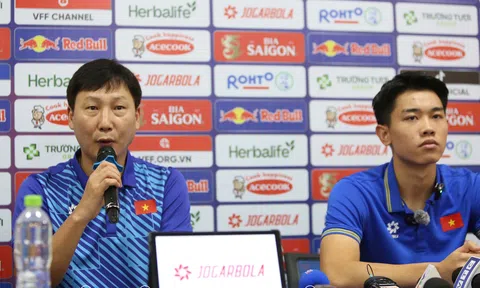 HLV Kim Sang Sik mong muốn một chiến thắng trước Ấn Độ để dành tặng người hâm mộ