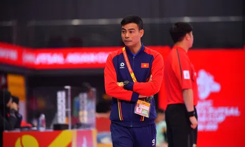 HLV Nguyễn Đình Hoàng khen ngợi các học trò sau khi giành vé sớm vào Tứ kết