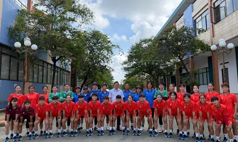 Lãnh đạo VFF gặp gỡ, động viên đội tuyển U19 nữ Việt Nam trước thềm giải U19 nữ Đông Nam Á 2025