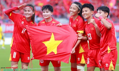Tấm huy chương đồng là món quà tri ân cổ động viên bóng đá Việt Nam