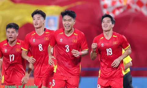 Đội tuyển U23 Việt Nam vươn lên dẫn đầu Bảng C sau lượt trận đầu tiên