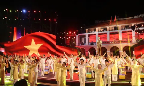 TP.HCM - Điểm cầu truyền hình “Thời cơ vàng” rực đỏ màu Đất nước