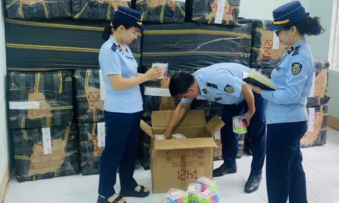 Phát hiện lượng lớn kẹo đồ chơi trẻ em không rõ nguồn gốc xuất xứ